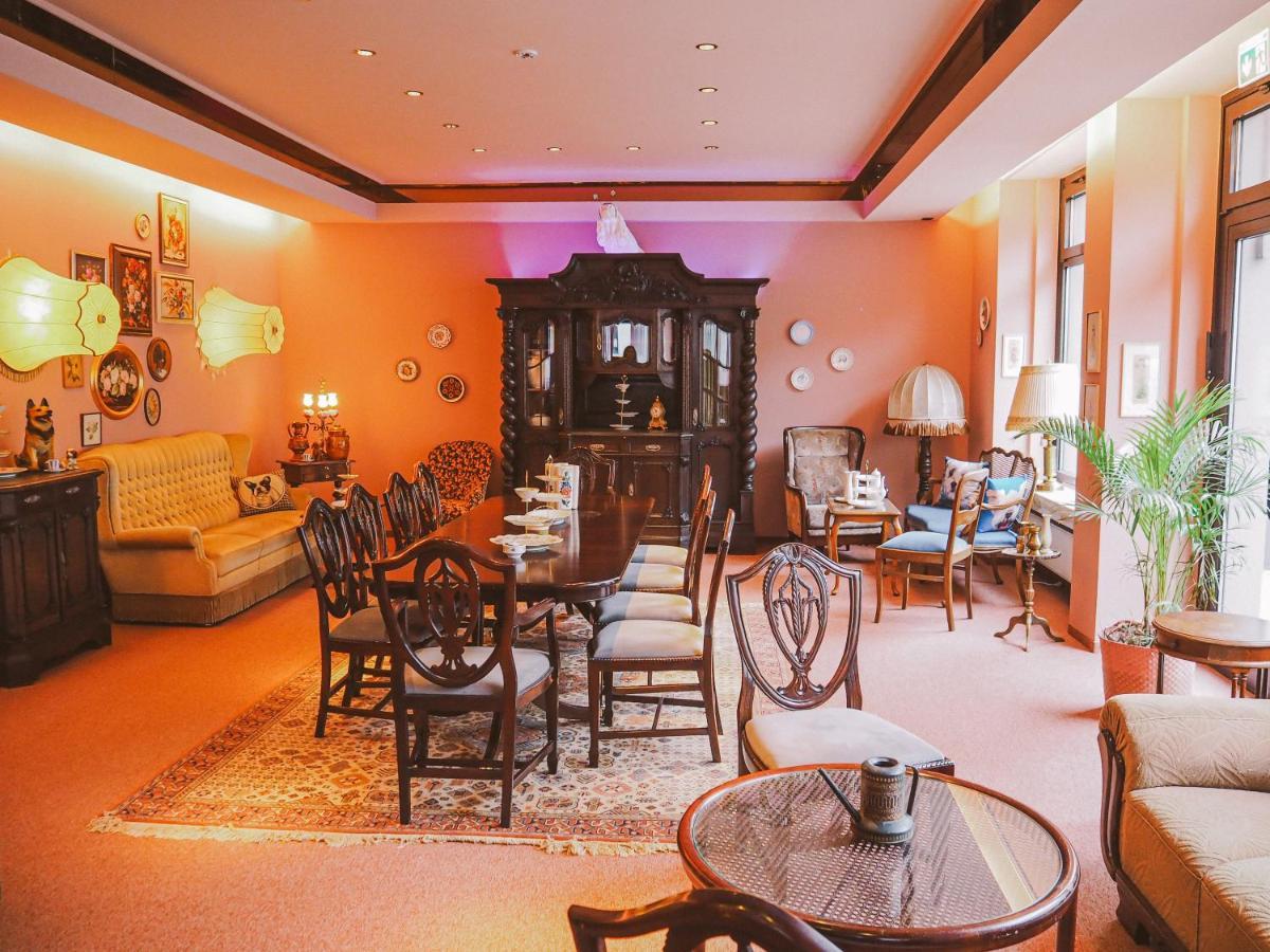 Tante Alma'S Muelheimer Hotel Мильгейм-на-Руре Экстерьер фото