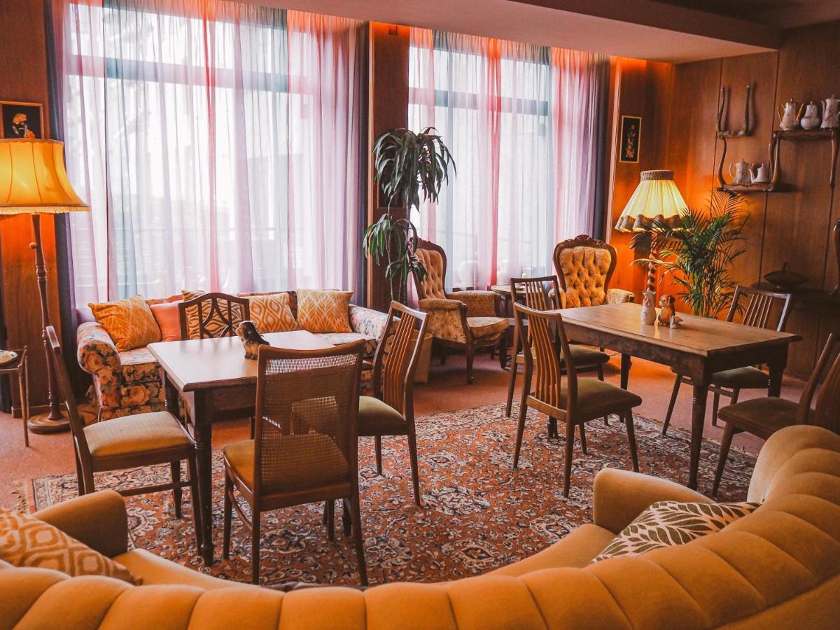 Tante Alma'S Muelheimer Hotel Мильгейм-на-Руре Экстерьер фото