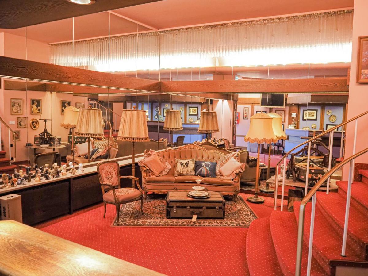 Tante Alma'S Muelheimer Hotel Мильгейм-на-Руре Экстерьер фото